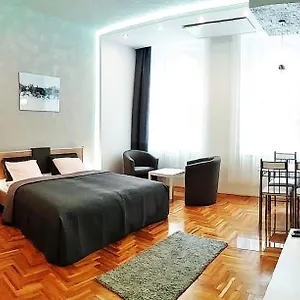 Unique Town Apartment. Clear Comfort. Apartment Budapest